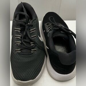 Nike Men's Lunacoverge Gray and White Athletic Shoes Size 9